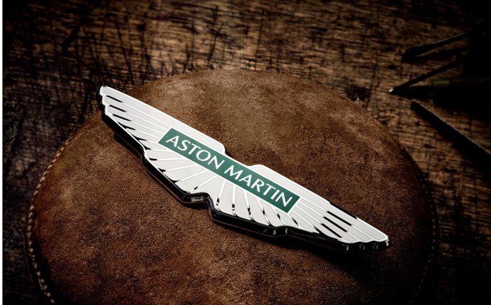 阿斯顿·马丁（Aston Martin）在20年内引入了新的标志设计