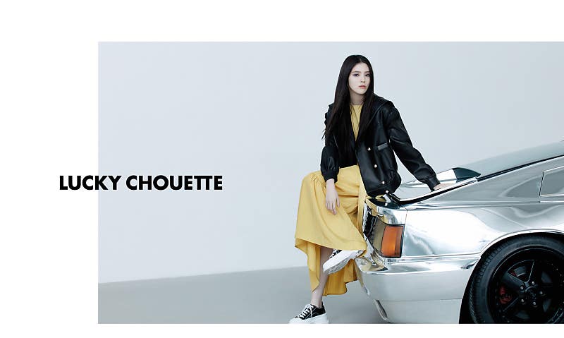 럭키슈에뜨 F/W 룩북
한소희의 그 차는?