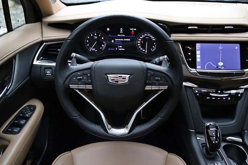 [시승기] '6인승 시트와 믿음직한 운동성능'이 매력적, 캐딜락 XT6