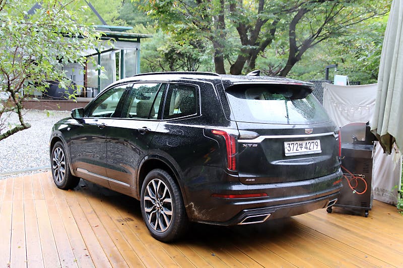 [시승기] '6인승 시트와 믿음직한 운동성능'이 매력적, 캐딜락 XT6