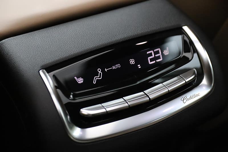 [시승기] '6인승 시트와 믿음직한 운동성능'이 매력적, 캐딜락 XT6