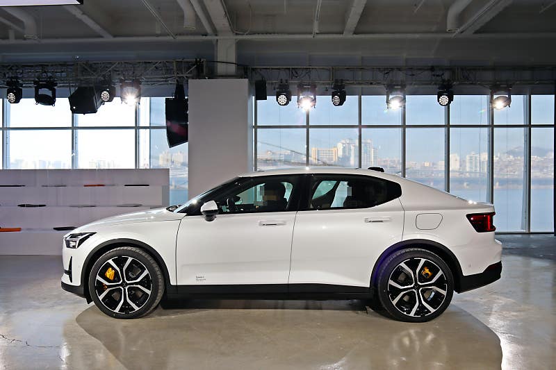 ‘익숙한데 새로운 레시피’ 볼보 느낌 그대로 살린 전기차, ‘폴스타 2’