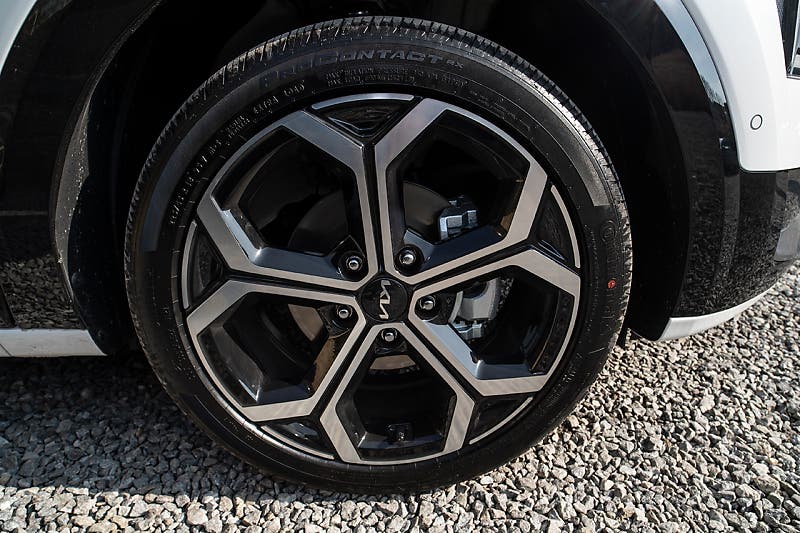 니로의 탄탄해진 주행 감각, 바뀐 타이어도 한 몫 한다? 콘티넨탈 장착한 시그니처 트림