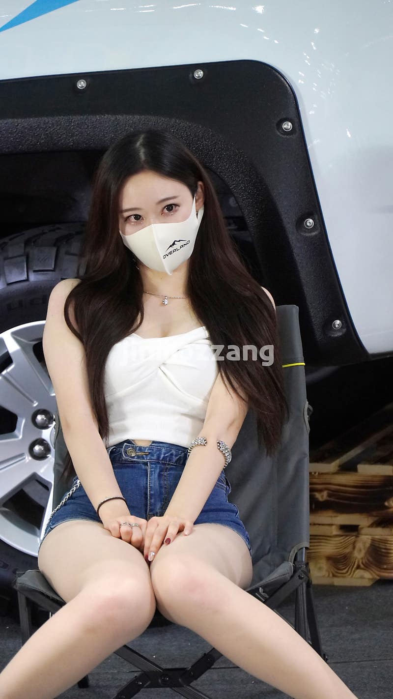모터쇼 업스커트 레이싱걸 유현아 직캠 사진 모터쇼 행사 모델 민소매나시 데님 핫팬츠 패션 : 네이버 포스트