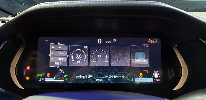 10.25인치의 디지털 풀컬러 디스플레이 계기판