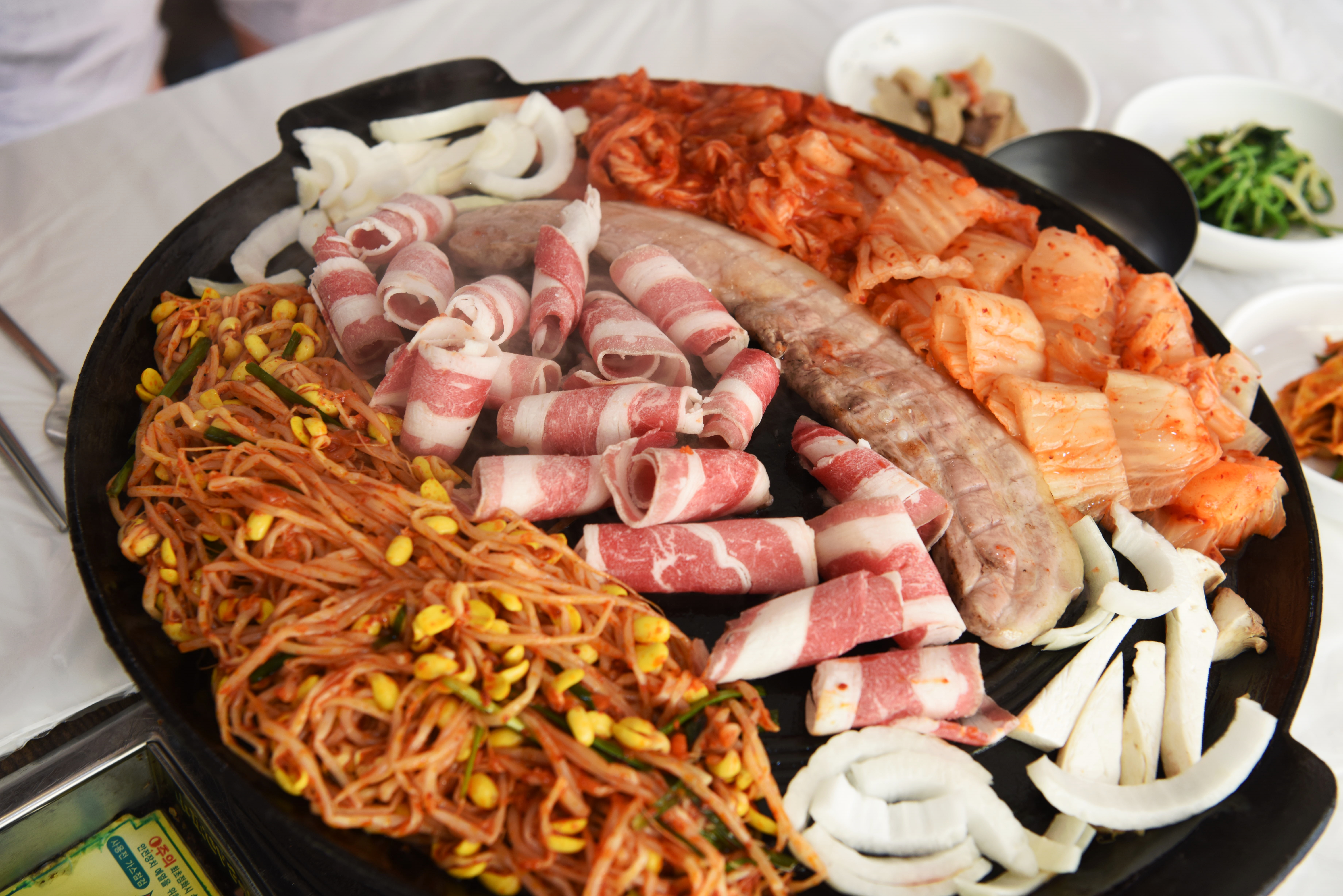 전주 송천동 맛집 석산참숯가마삼겹살 / 청해붉은대게무한리필 푸짐한 먹방 2곳 소개