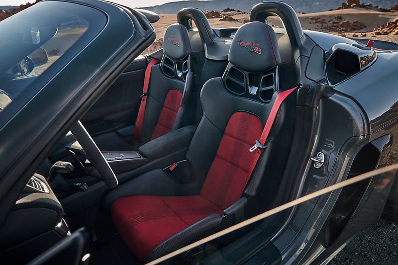 포르쉐 718 스파이더 RS 실내