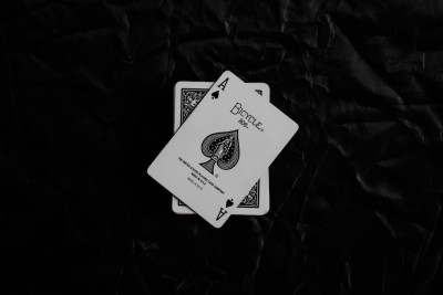 세일월드의 포커테이블 - 완벽한 카드 게임을 위한 선택