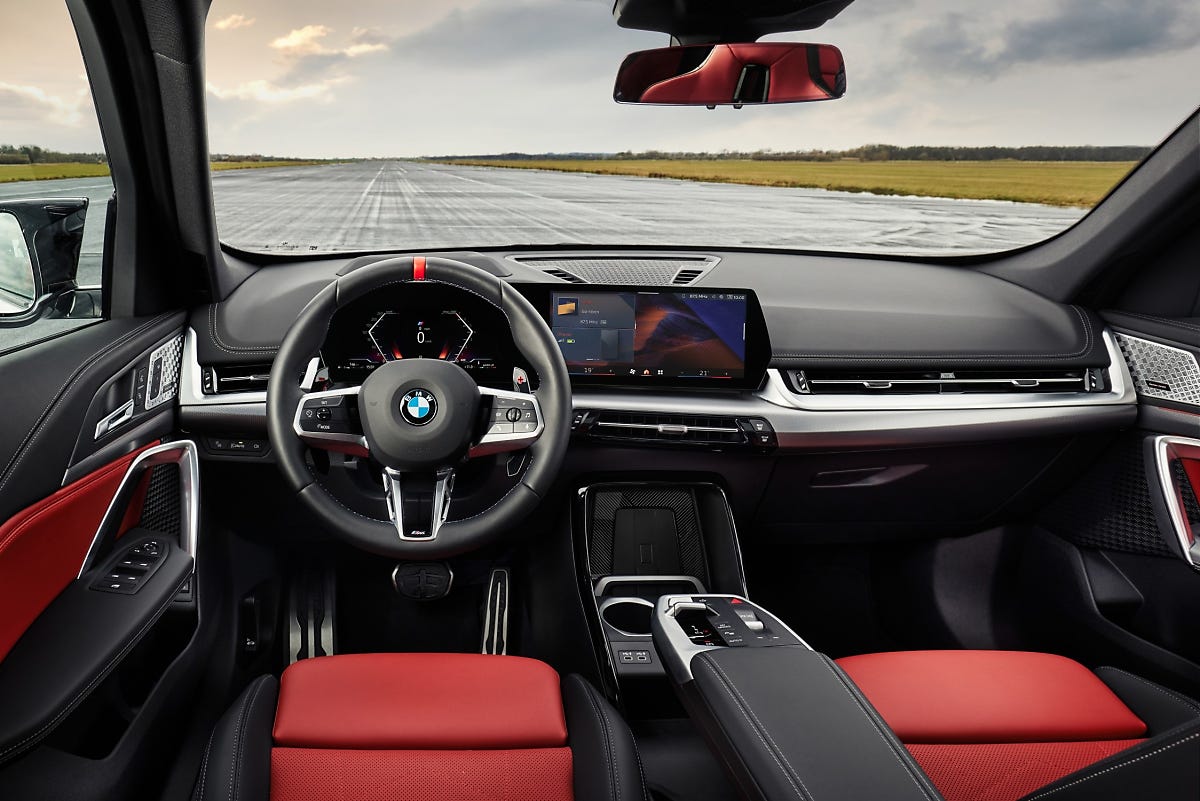 BMW X1 M35i xDrive 출시, 7,150만원에 즐기는 M의 감성 4 %EC%82%AC%EC%A7%843 https://mobilityground.com/wp-content/uploads/2024/02/wp-auto-importer-new-featured-image-5.png